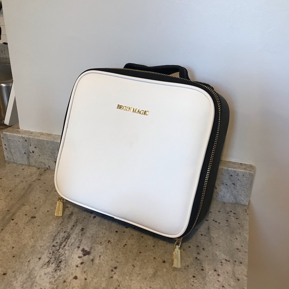 Begin Magic- Makeup Organizer Travel Case